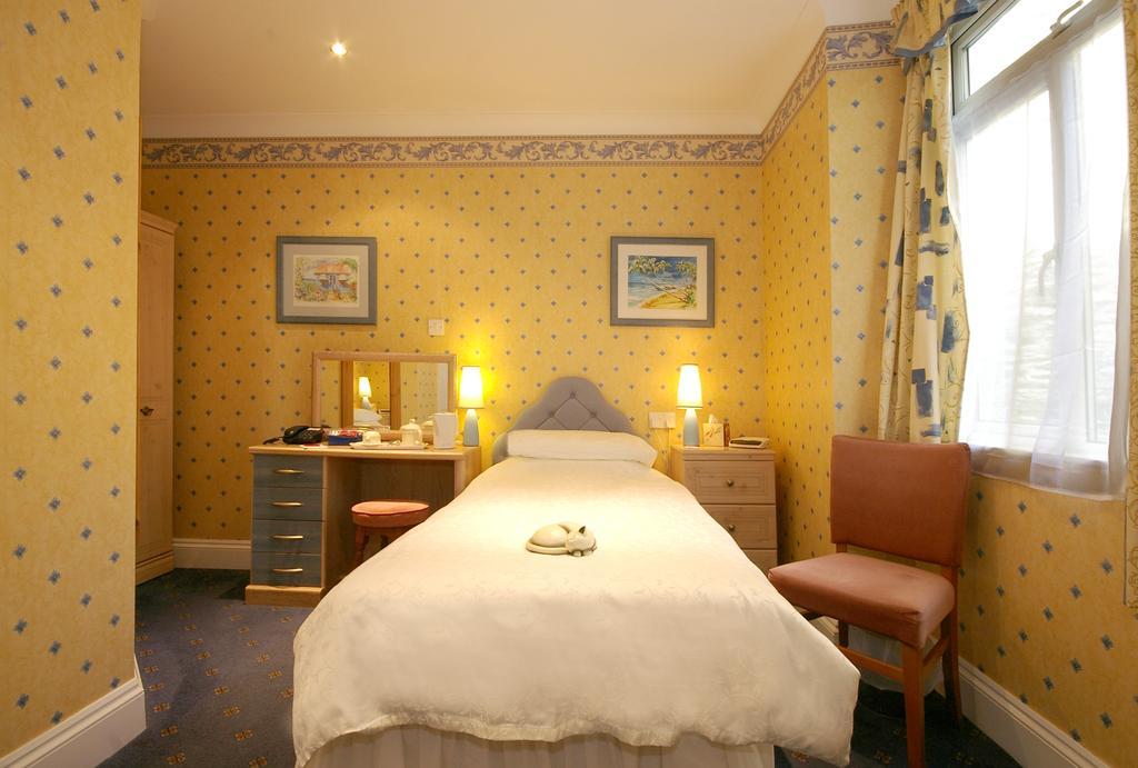 Fieldhead Hotel & Horizons Restaurant Saltash Room photo