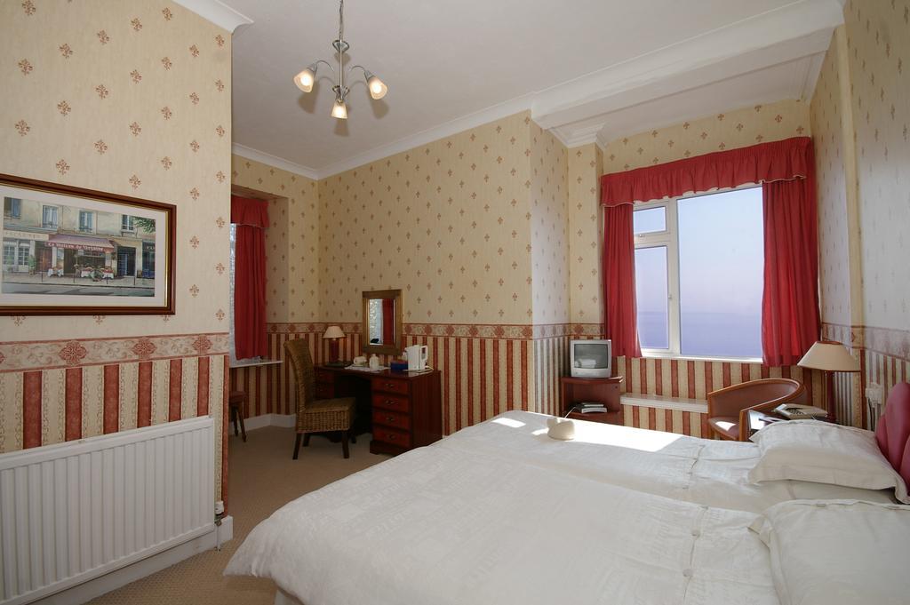 Fieldhead Hotel & Horizons Restaurant Saltash Room photo